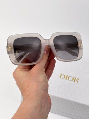 Dior DIORSIGNATURE S11I Sunglasses Beige Oversized Square Smoke Gradient 78A1